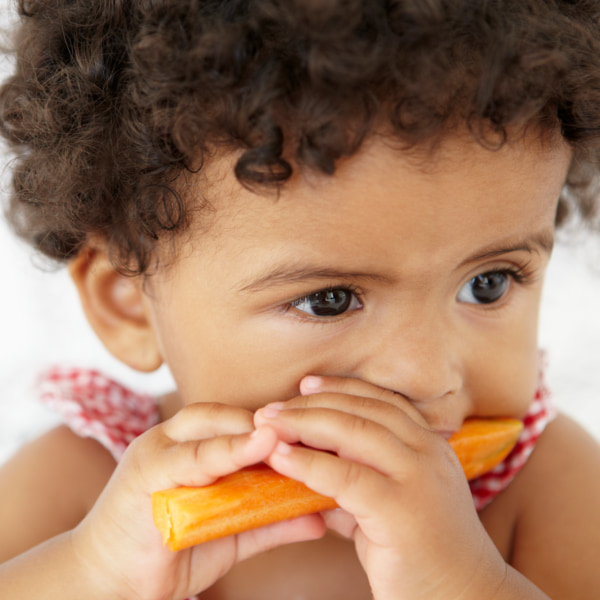 toddler eating a carrot 